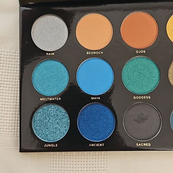 Hipdot Pressed Eyeshadow Palette 15 Beautiful Shades Green - Picture 5 of 16